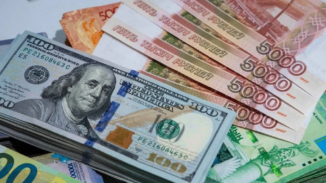 US Dollar Remains Stable While Euro Declines in Armenia